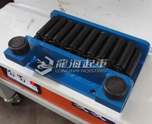 定制帶導輥輪履帶式搬運小坦克實物圖四
